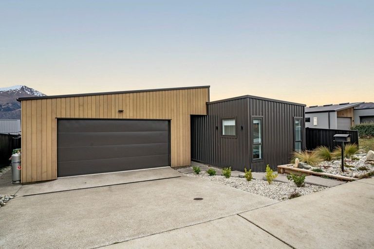 Photo of property in 5 Landsborough Lane, Wanaka, 9305