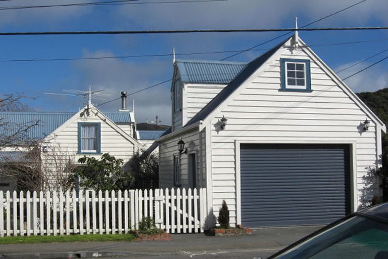 Photo of property in 17 Parkvale Road, Karori, Wellington, 6012