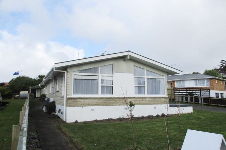 Photo of property in 16 Churchill Street, Pukekohe, 2120