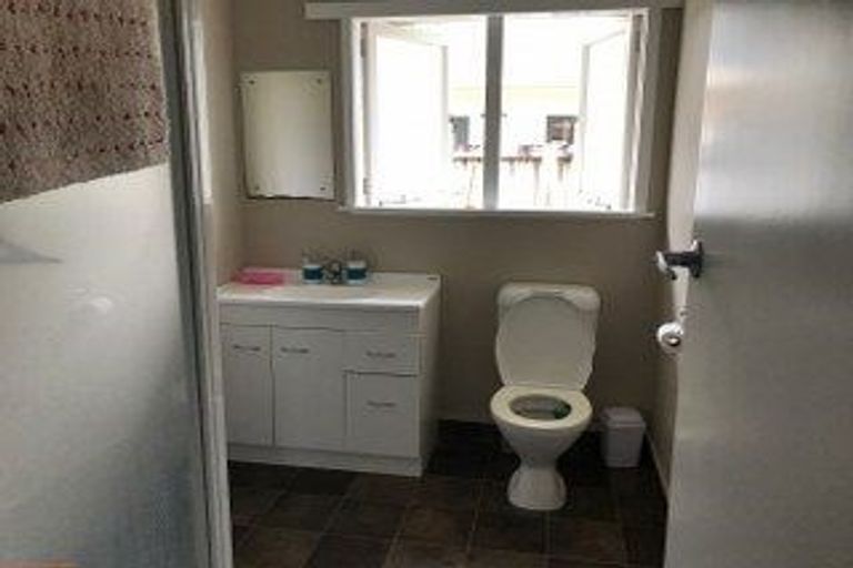 Photo of property in 2 Snead Place, Hamilton East, Hamilton, 3216