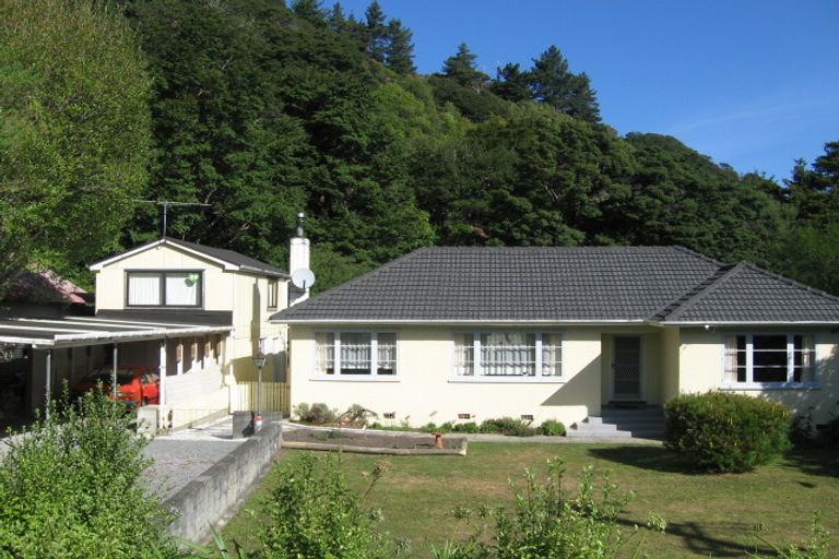 Photo of property in 698 Main Road North, Te Marua, Upper Hutt, 5018