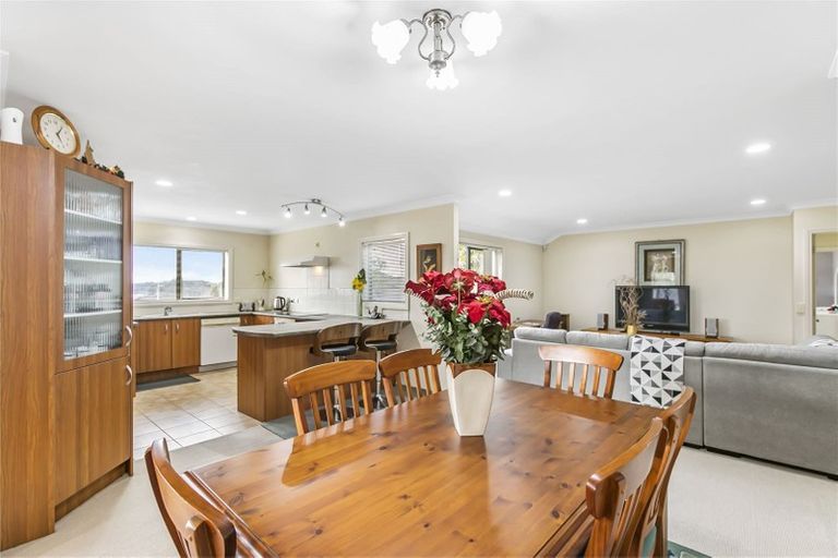 Photo of property in 19 Black Teal Close, Unsworth Heights, Auckland, 0632