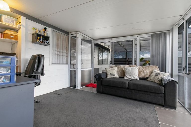 Photo of property in 10 Lipton Grove, Opaheke, Papakura, 2113