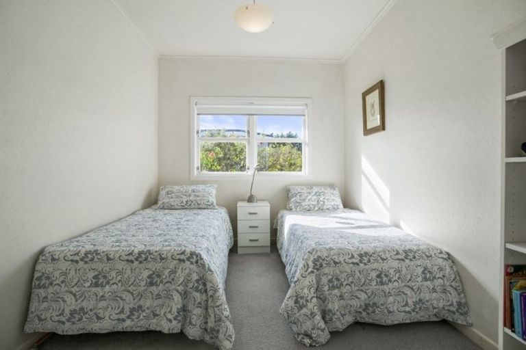 Photo of property in 1/290 East Coast Road, Forrest Hill, Auckland, 0620