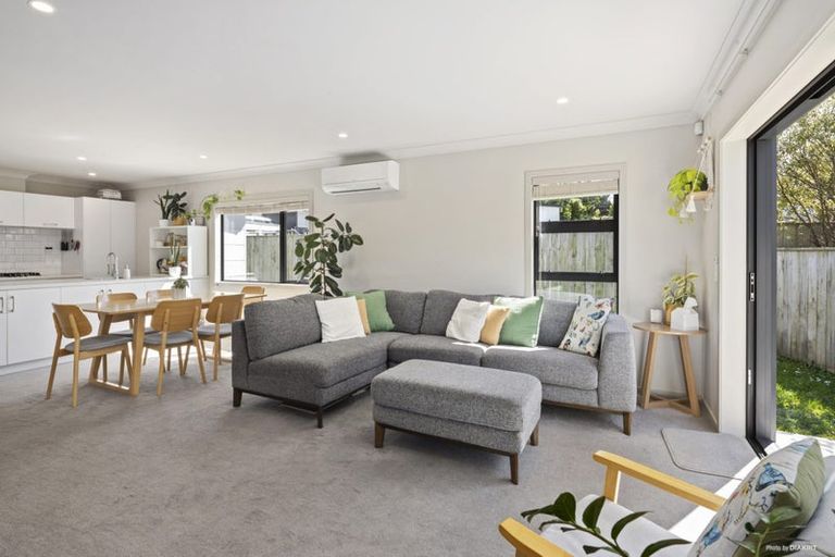 Photo of property in 43 Brindle Way, Newlands, Wellington, 6037