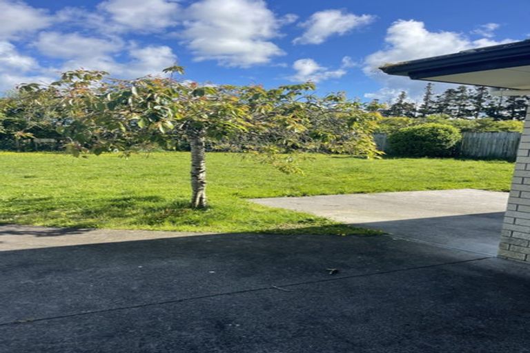 Photo of property in 43 Tawa Road, Kumeu, 0891