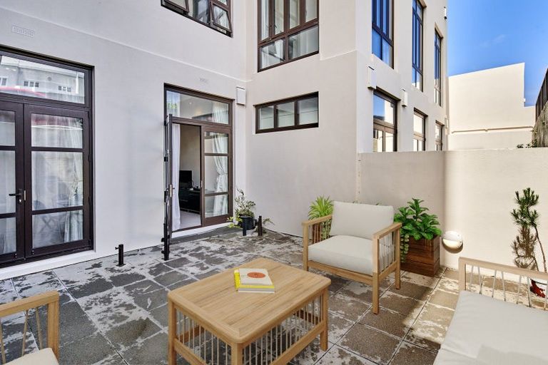 Photo of property in Augusta Apartments, 10/254 Willis Street, Te Aro, Wellington, 6011