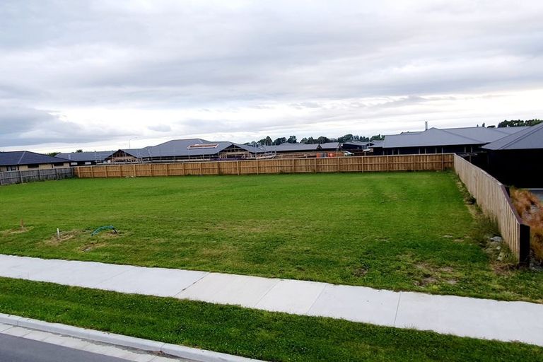 Photo of property in 5 Mccahon Drive, Rangiora, 7400
