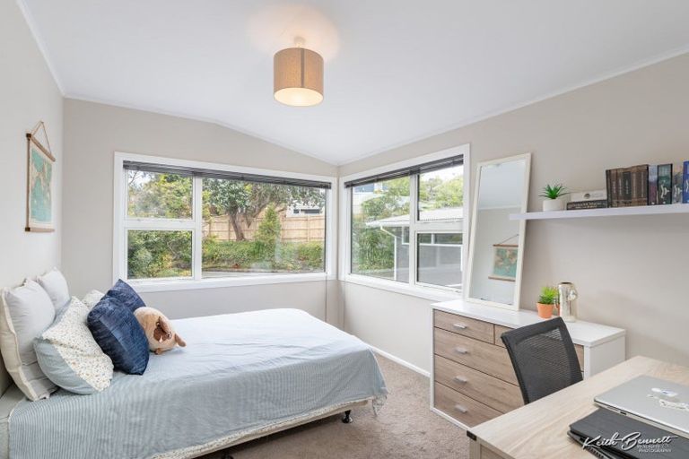 Photo of property in 39 Oakleigh Street, Maungaraki, Lower Hutt, 5010