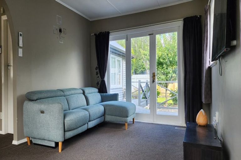 Photo of property in 63 Stokes Valley Road, Stokes Valley, Lower Hutt, 5019