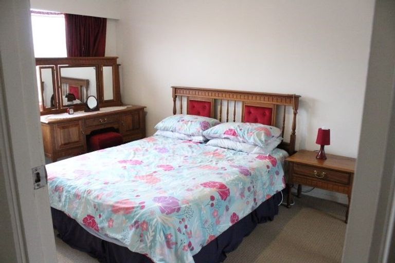 Photo of property in 1/53 Butley Drive, Farm Cove, Auckland, 2012