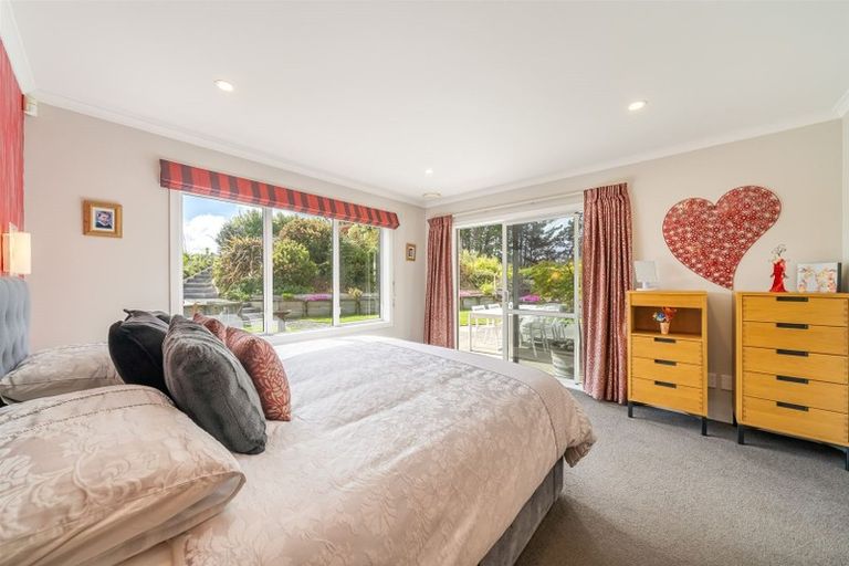 Photo of property in 1 Valley View Way, Timberlea, Upper Hutt, 5018