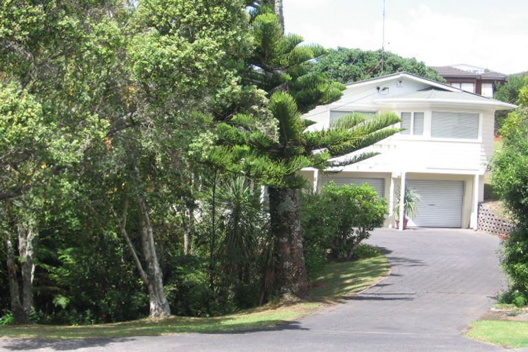 Photo of property in 13 Clematis Avenue, Murrays Bay, Auckland, 0630