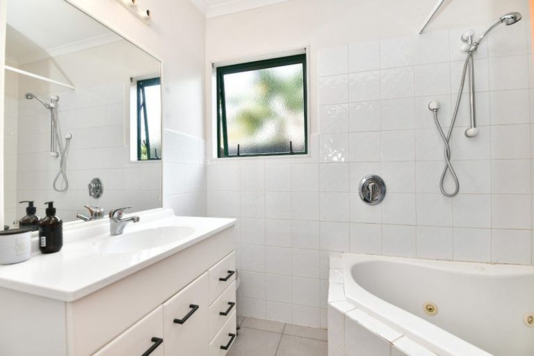 Photo of property in 2/603 Whangaparaoa Road, Stanmore Bay, Whangaparaoa, 0932