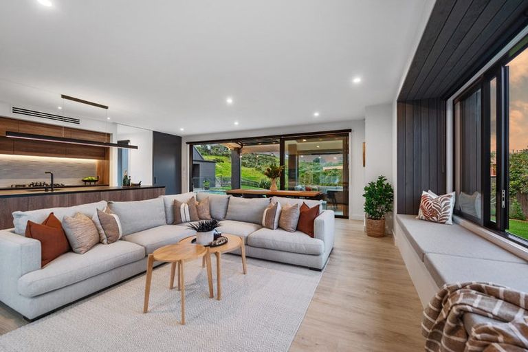 Photo of property in 9 Ridgelea Road, Long Bay, Albany, 0792