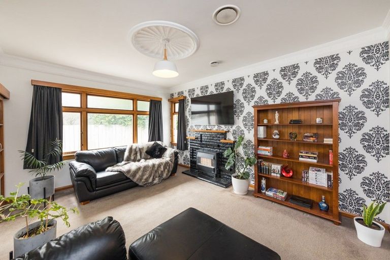 Photo of property in 19 Featherston Street, Takaro, Palmerston North, 4412