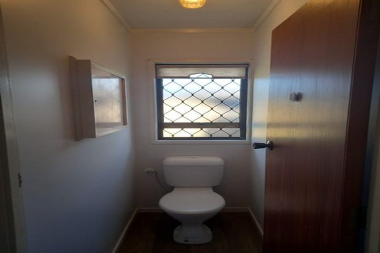 Photo of property in 2/10 Opaheke Road, Papakura, 2110