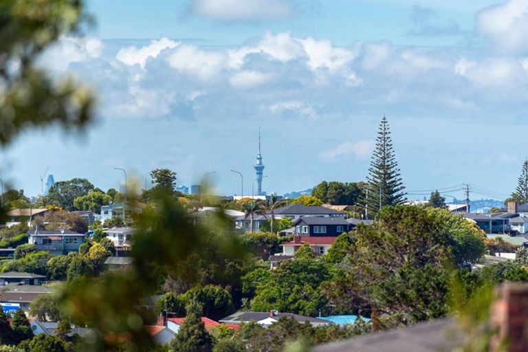 Photo of property in 13 Windsor Place, Windsor Park, Auckland, 0630