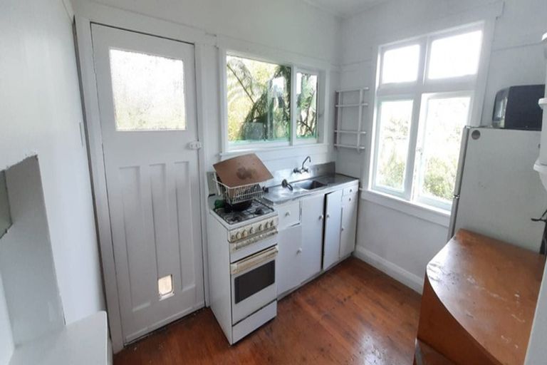 Photo of property in 6 Semeloff Terrace, Aro Valley, Wellington, 6021