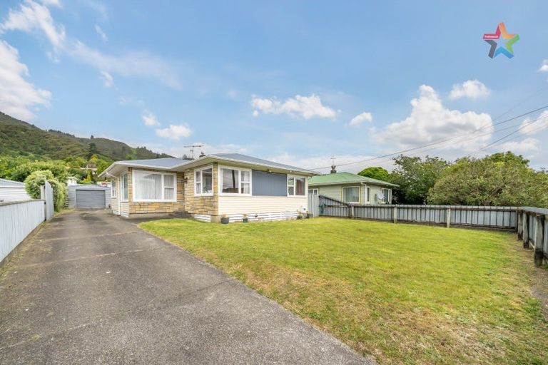 Photo of property in 22 Ruthven Road, Wainuiomata, Lower Hutt, 5014