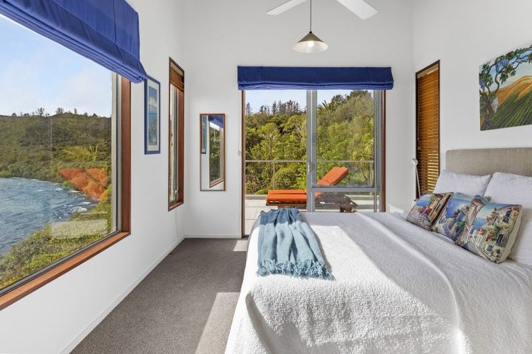Photo of property in 26 Whakamoenga Point, Acacia Bay, Taupo, 3385
