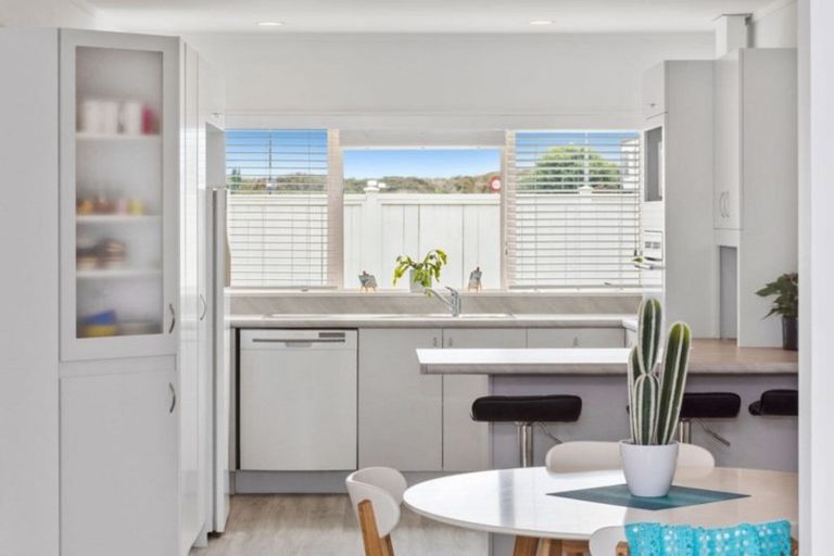 Photo of property in 50 Dickson Road, Papamoa Beach, Papamoa, 3118