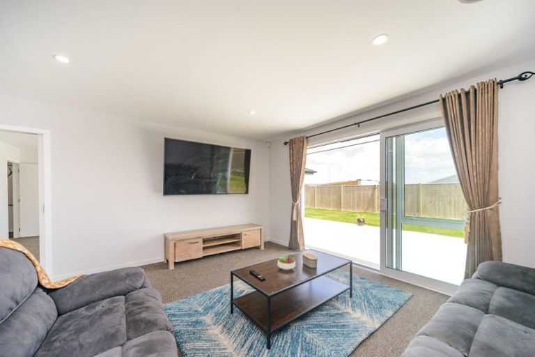 Photo of property in 47 Atlantic Drive, Fitzherbert, Palmerston North, 4410