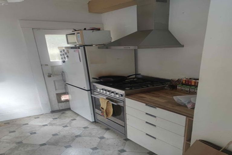 Photo of property in 2 Milne Terrace, Island Bay, Wellington, 6023