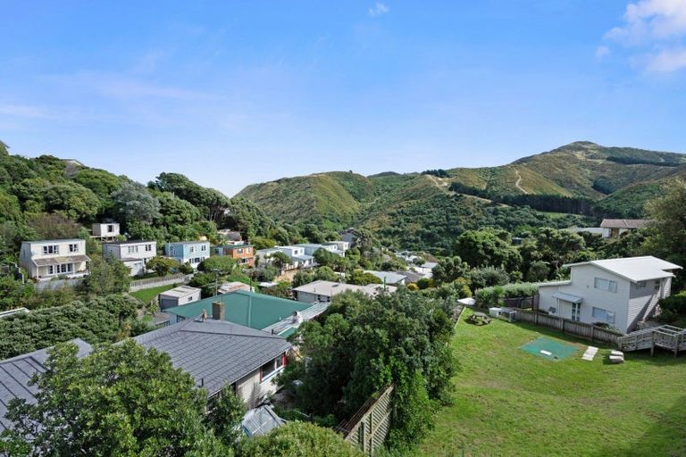Photo of property in 1 Frobisher Street, Island Bay, Wellington, 6023