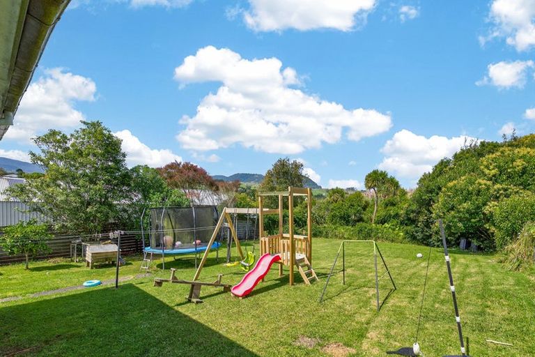 Photo of property in 2 View Street, Maungaturoto, 0520