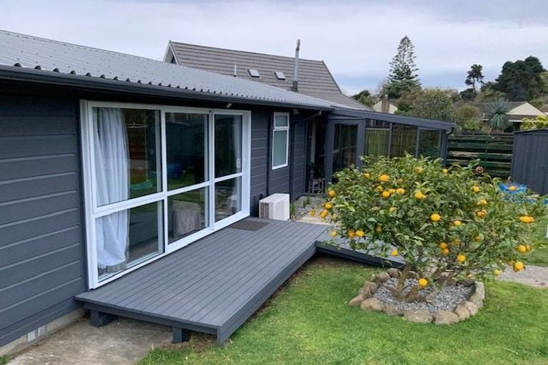 Photo of property in 1 Alexander Road, Waikanae, 5036