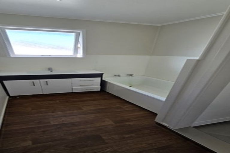Photo of property in 12 Ruawai Road, Mount Wellington, Auckland, 1060