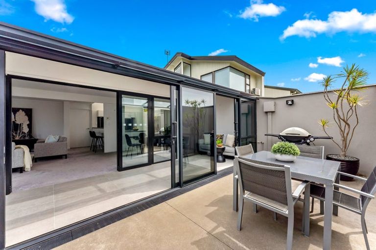 Photo of property in 1/62 Milford Road, Milford, Auckland, 0620