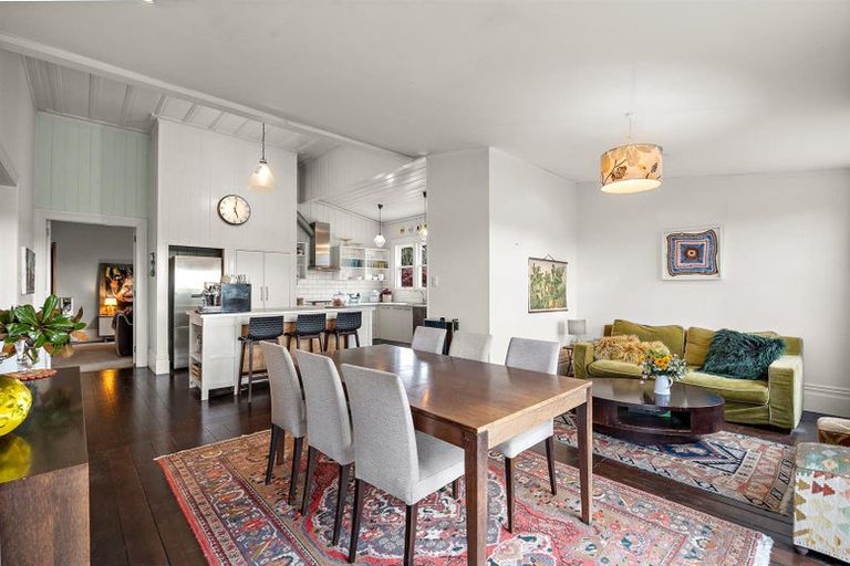 Photo of property in 124 Rimmer Road, Helensville, 0875