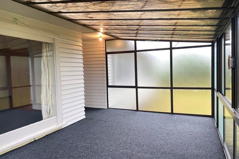 Photo of property in 1/66 Buscomb Avenue, Henderson, Auckland, 0610