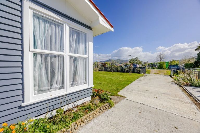 Photo of property in 10 Jones Street, Porangahau, 4291