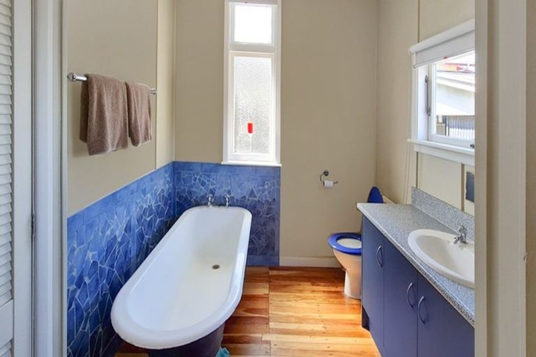 Photo of property in 1933 Parewanui Road, Parewanui, Bulls, 4894