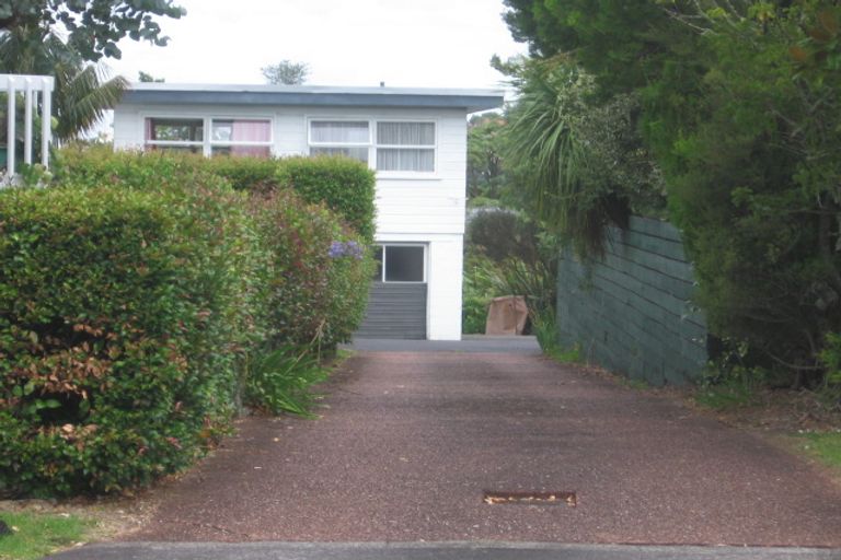 Photo of property in 8 James Evans Drive, Northcote, Auckland, 0627