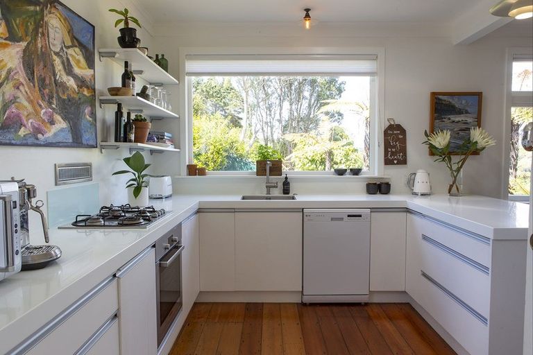 Photo of property in 2 Dale Street, Lower Vogeltown, New Plymouth, 4310