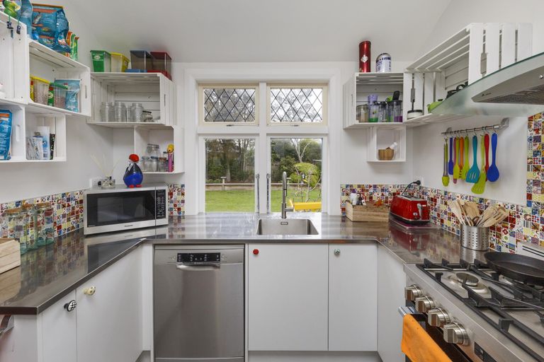 Photo of property in 28 Peppertree Glade, Kelvin Grove, Palmerston North, 4414