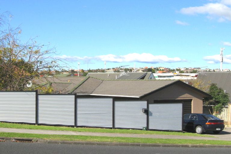 Photo of property in 72 Whitford Road, Botany Downs, Auckland, 2014