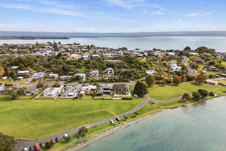 Photo of property in 33 Harbour View Road, Omokoroa, 3114