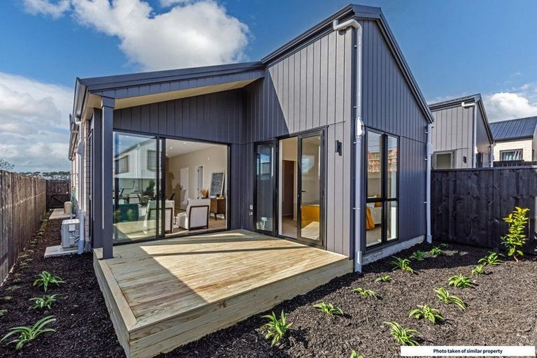 Photo of property in 29 Paretao Street, Massey, Auckland, 0614