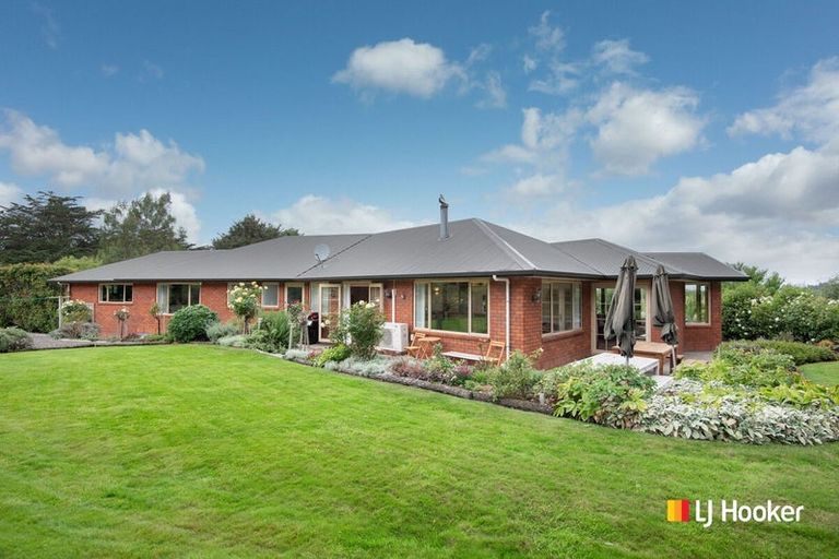 Photo of property in 16 Woodside Road, Woodside, Outram, 9073