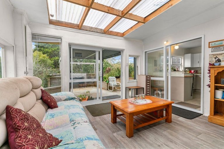 Photo of property in 10 Franklin Road, Paparoa, 0571