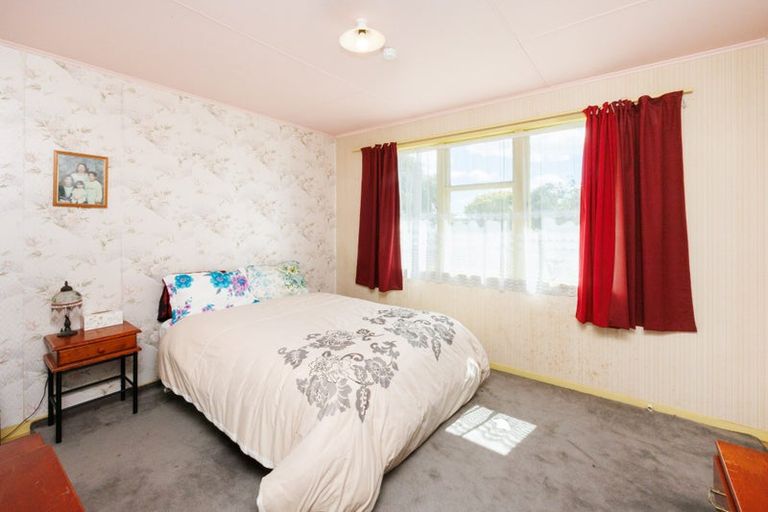 Photo of property in 34 Rhodes Drive, Kelvin Grove, Palmerston North, 4414