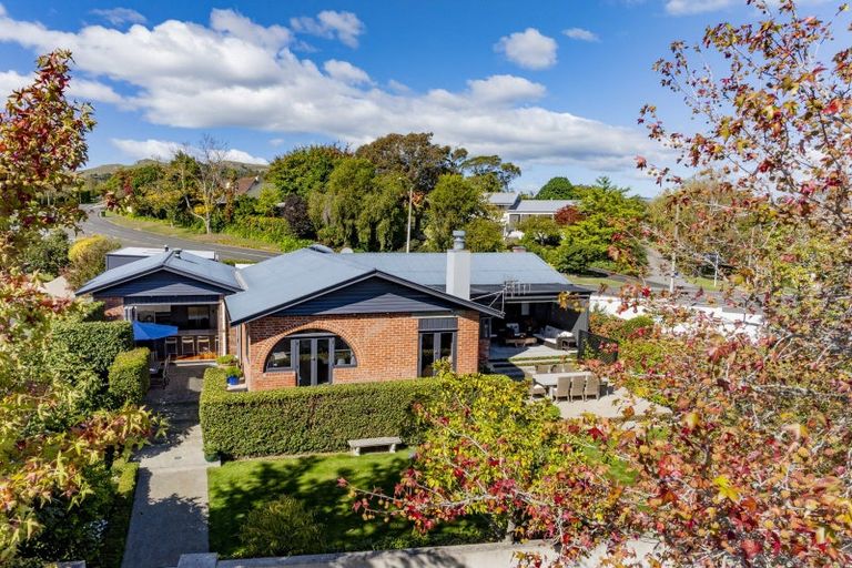 Photo of property in 2 Greenwood Road, Havelock North, 4130