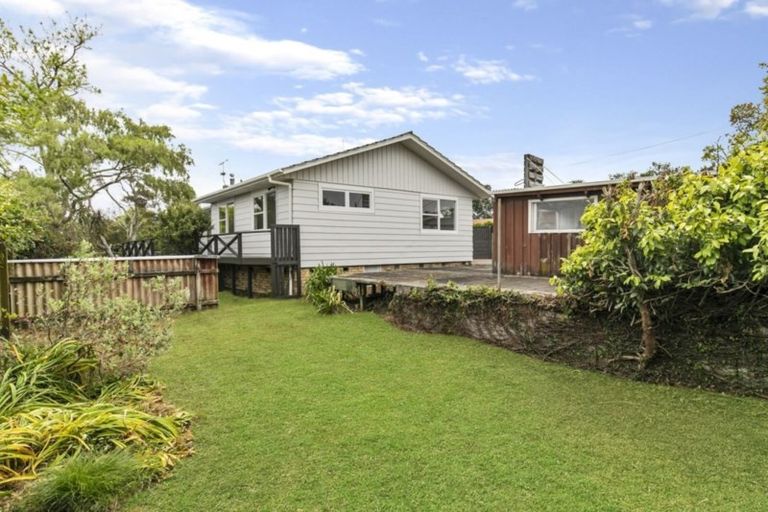 Photo of property in 14 Taupo Street, Green Bay, Auckland, 0604