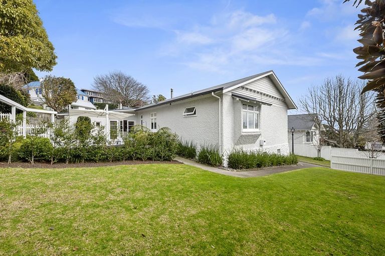 Photo of property in 70 Morley Street, New Plymouth, 4310