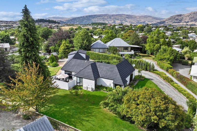 Photo of property in 19 Rimu Lane, Wanaka, 9305